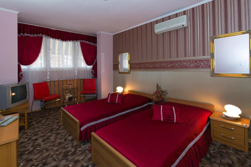 Yor-Daniel Hotel Pazardzsik Kültér fotó